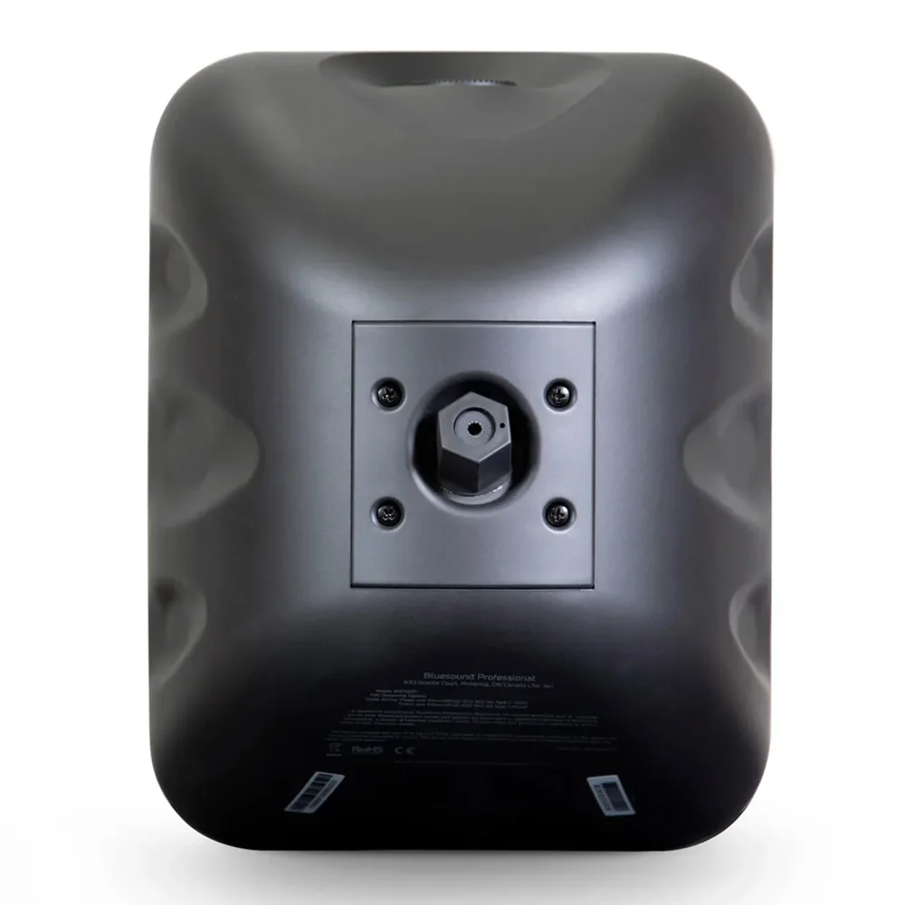 Vista posterior del altavoz Bluesound BSP1000 de color blanco.