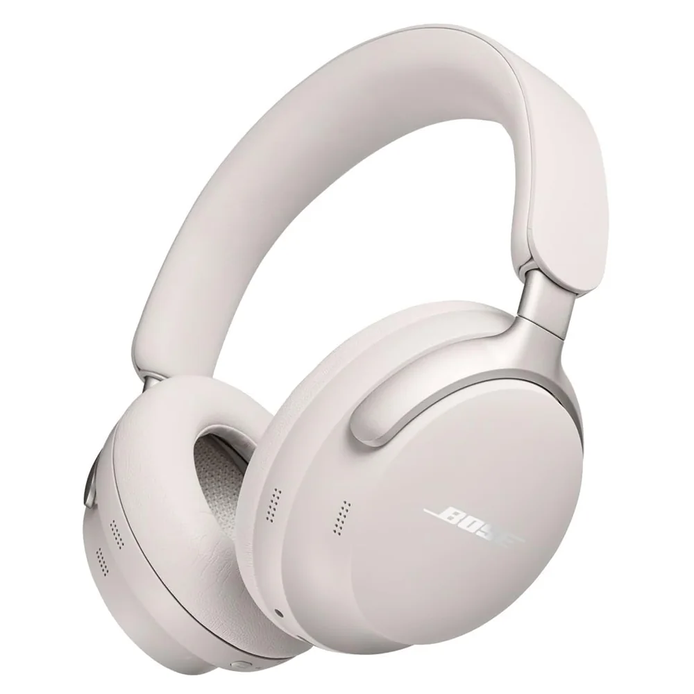 Vista lateral de auriculares bluetooth de la marca Bose, modelo Quietcomfort Ultra 11, de color crema.